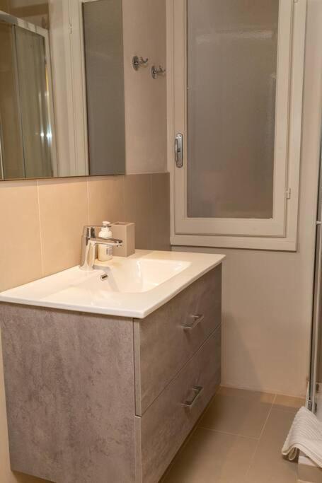 Апартаменты Cozy Santa Maria Novella Uffizi Duomo 2Beds-2Baths Флоренция Экстерьер фото