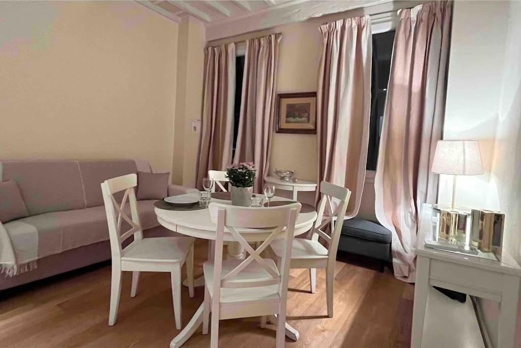 Апартаменты Cozy Santa Maria Novella Uffizi Duomo 2Beds-2Baths Флоренция Экстерьер фото