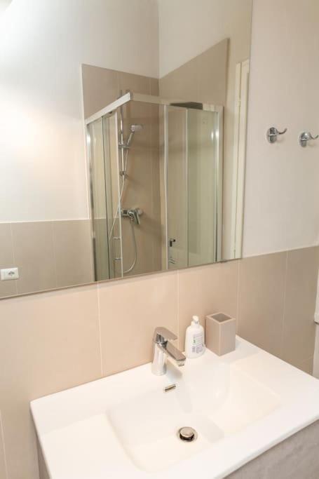 Апартаменты Cozy Santa Maria Novella Uffizi Duomo 2Beds-2Baths Флоренция Экстерьер фото
