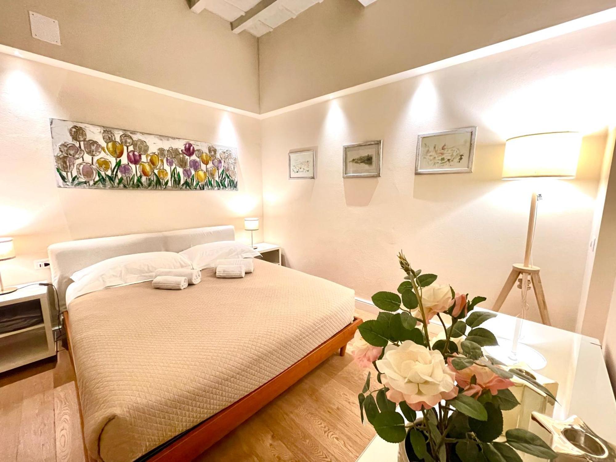 Апартаменты Cozy Santa Maria Novella Uffizi Duomo 2Beds-2Baths Флоренция Экстерьер фото